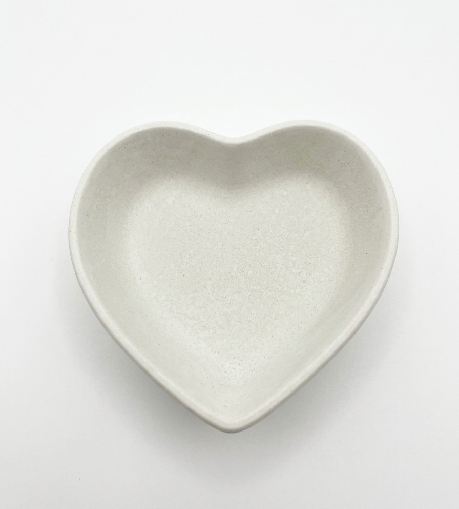 Detalle corazón decorativo blanco